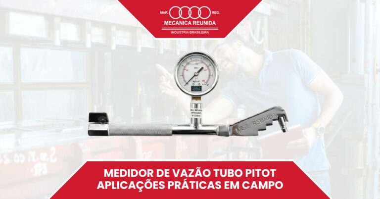 Técnico utilizando medidor de vazão Tubo Pitot para medir a performance hídrica de um hidrante durante inspeção técnica.